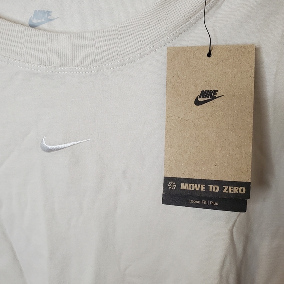 Nike sportswear loose fit plus cream tee shirt new womens Activewear top - Picture 4 of 5